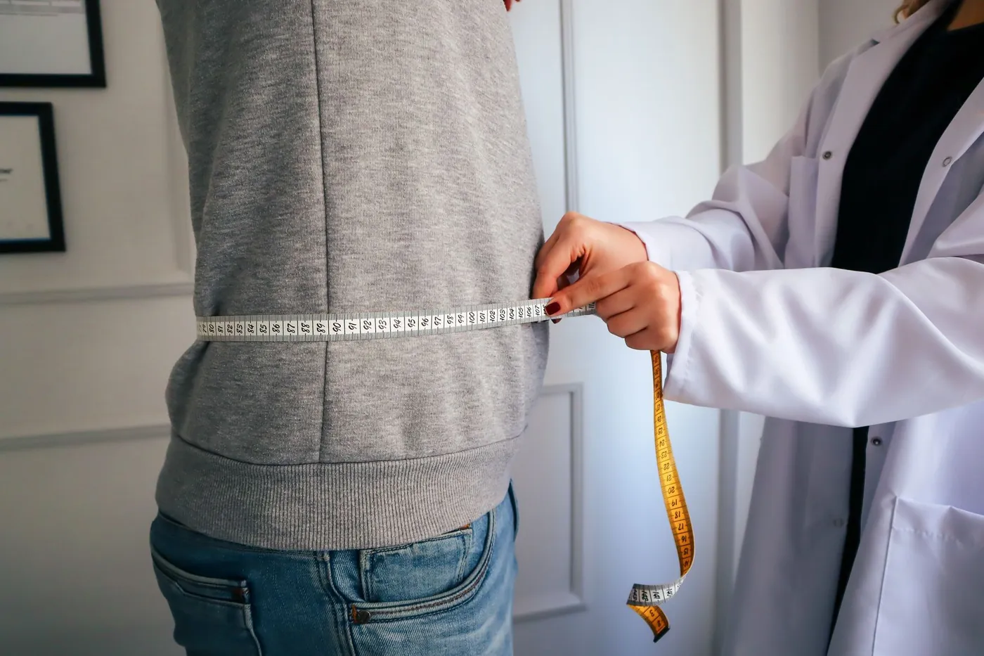 Medida da cintura durante a avaliação nutricional